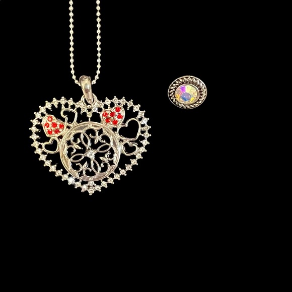 GORGEOUS HEART WITH SMALL RED CRYSTAL HEARTS SNAP BUTTON PENDANT SILVER NECKLACE - Picture 4 of 9